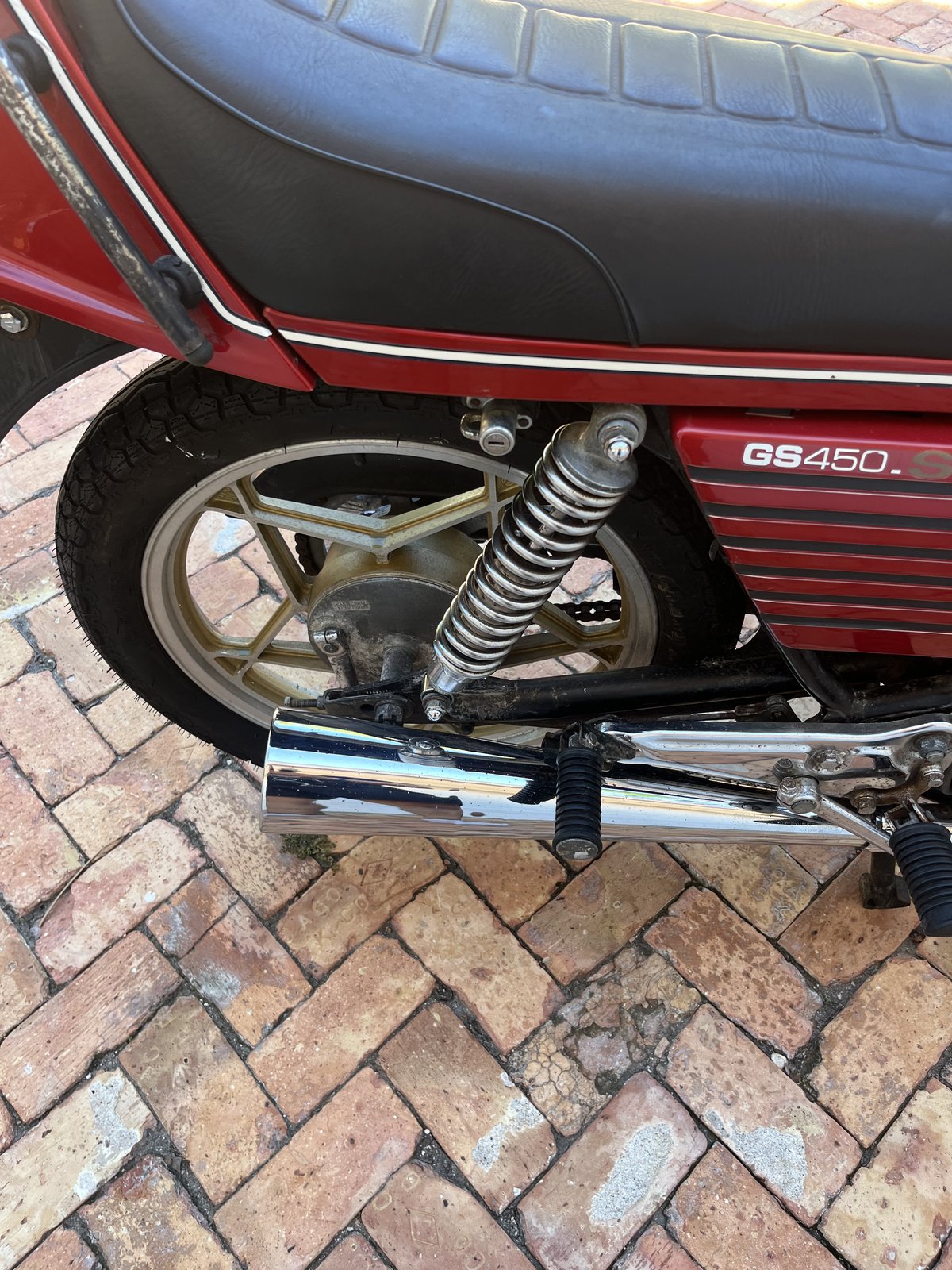 Right rear quarter with exhaust and badge